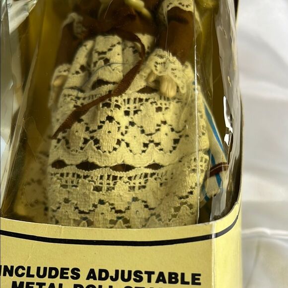 Vintage The Porcelain Collection  International Series  All 4 Dolls included - Picture 16 of 16